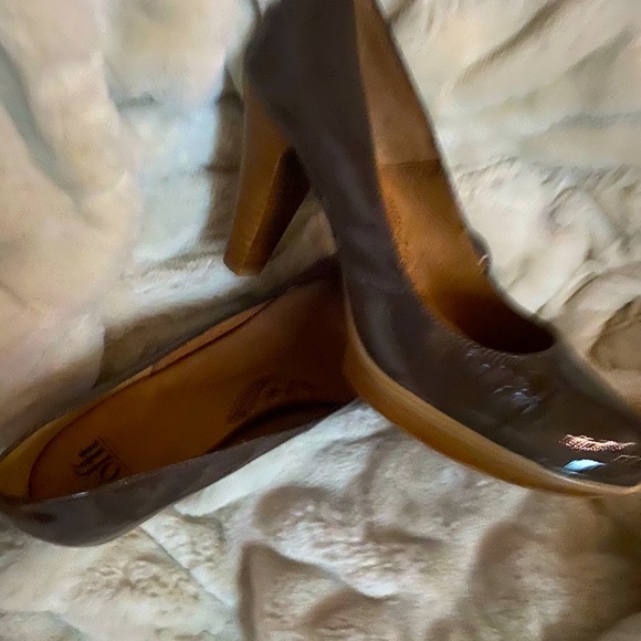 They’re sage and gently used. They’re So very comfy. You’re feet feel GREAT! - Picture 4 of 4